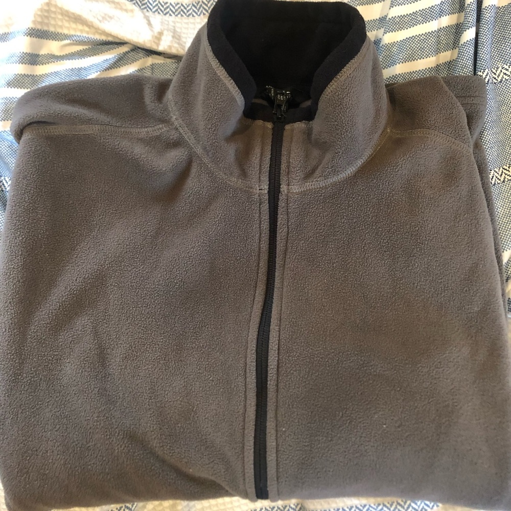 Avia Men's Gray Full-Zip Fleece. With zipper pockets.